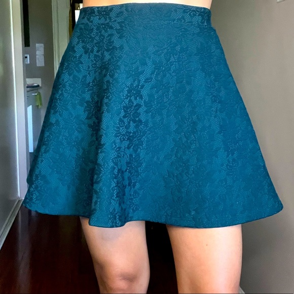 FOREVER 21 Emerald skirt - Picture 3 of 3